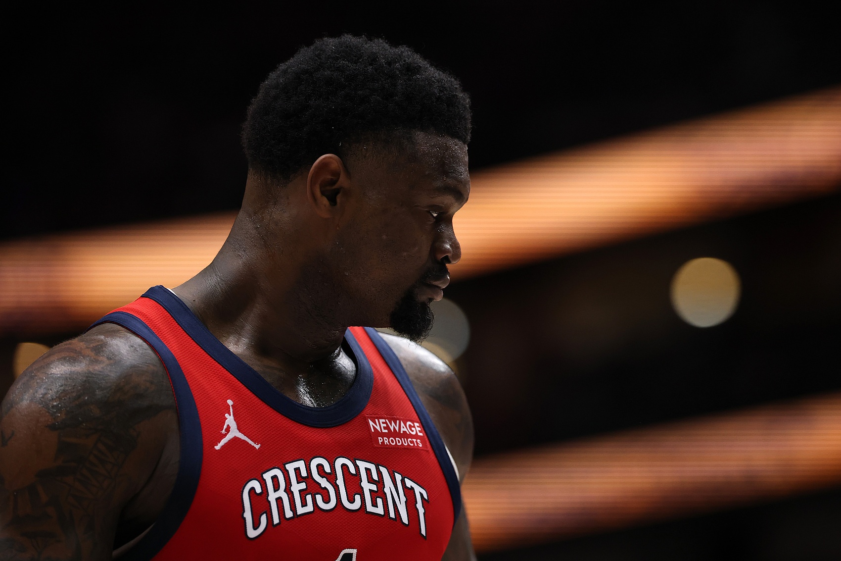 九游体育入口-一言难尽！锡安全场5中2&amp;罚球3中0得到4分4板 出战15分钟因病退赛