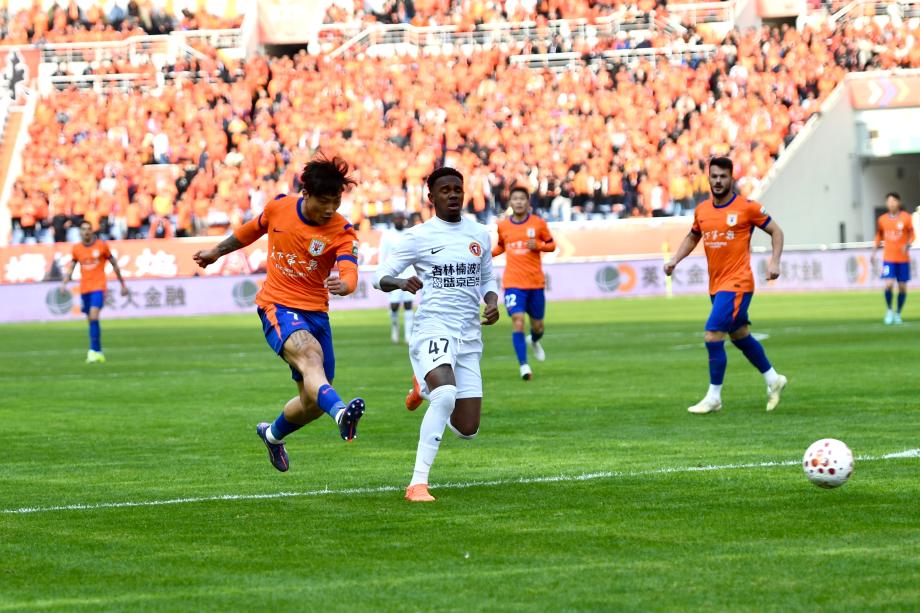 九游体育app-中超-主场三球完胜辽宁铁人 山东泰山收获开门红